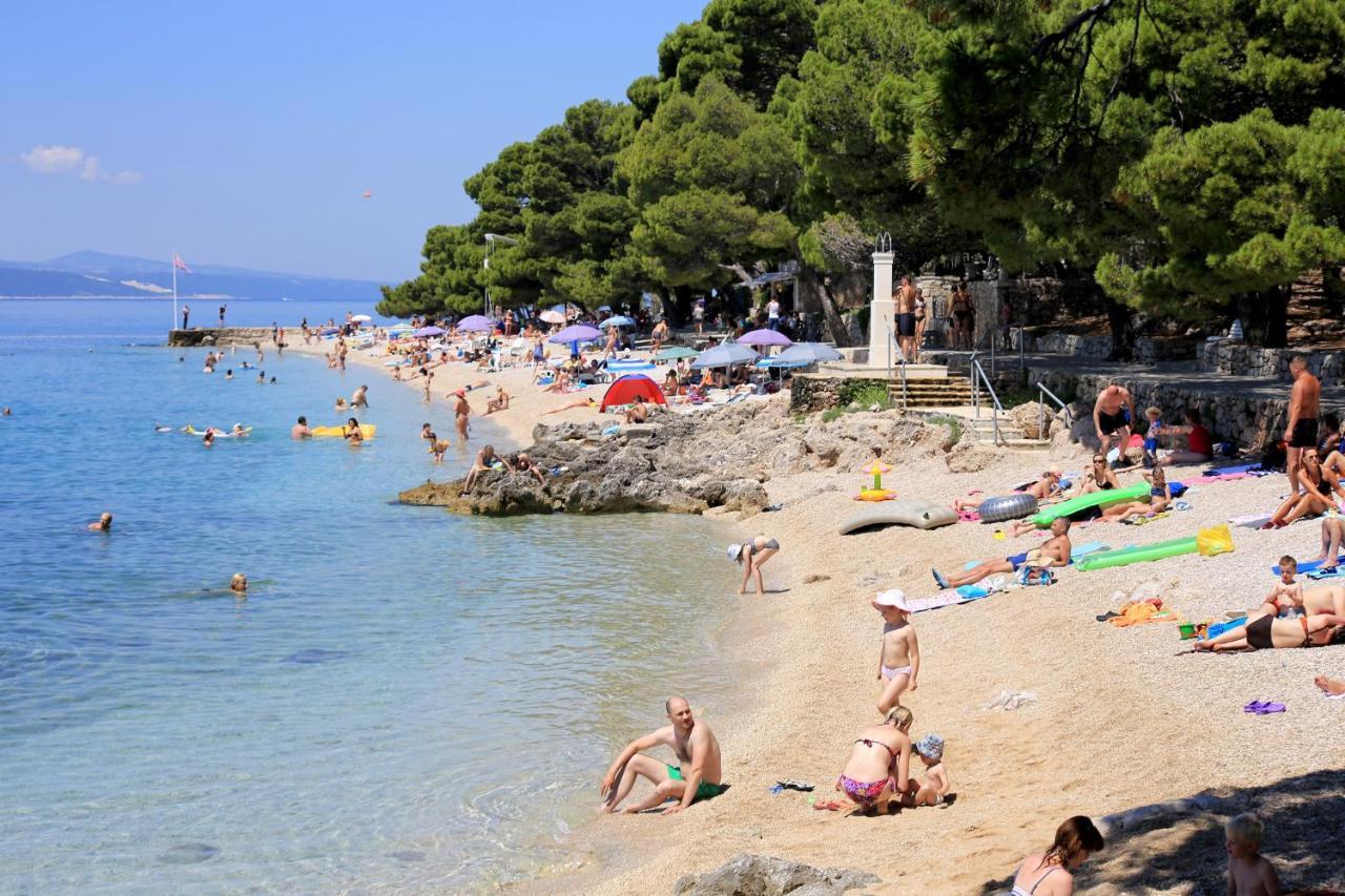 Apartments By The Sea Brela, Makarska - 6007 Kültér fotó