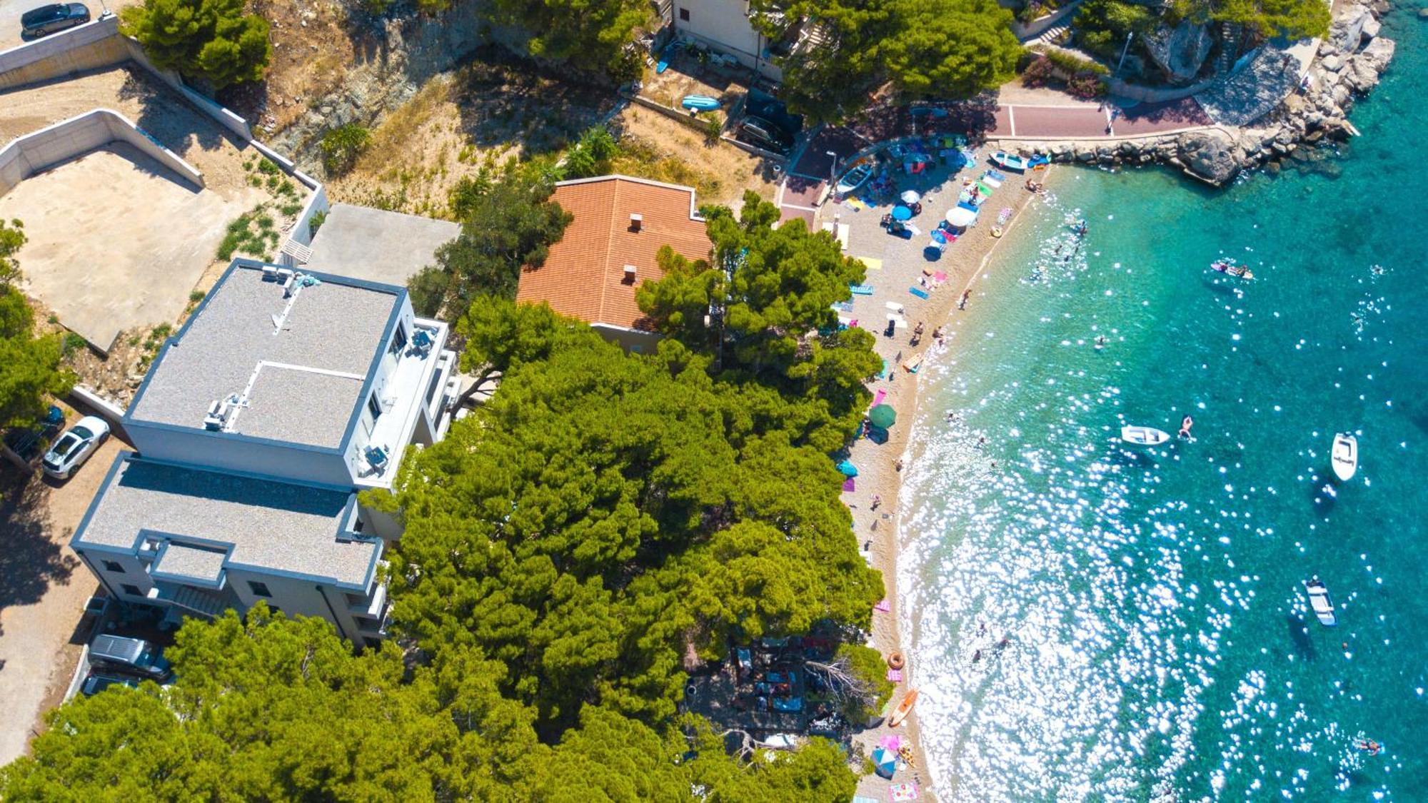 Apartments By The Sea Brela, Makarska - 6007 Kültér fotó