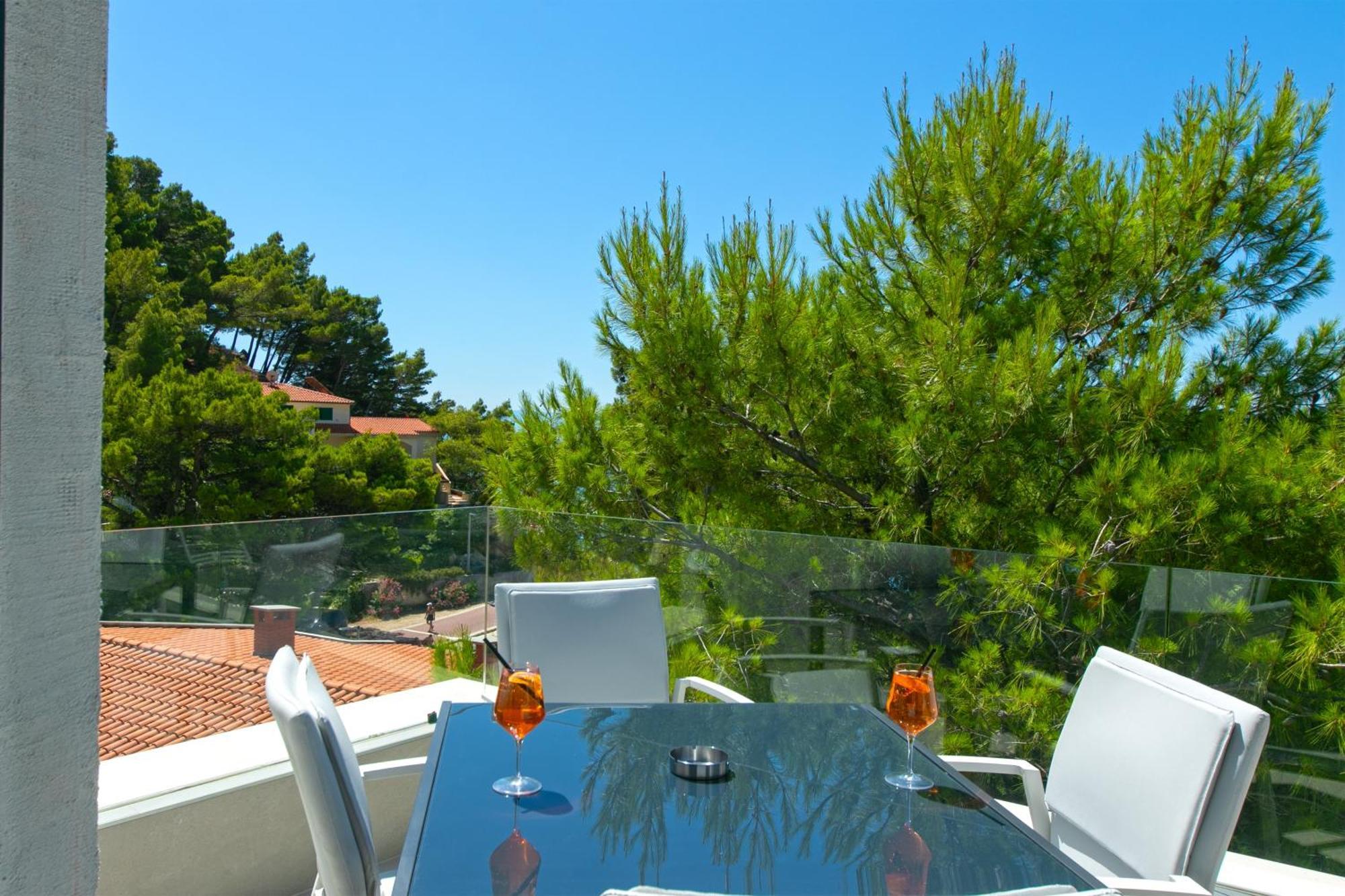 Apartments By The Sea Brela, Makarska - 6007 Kültér fotó